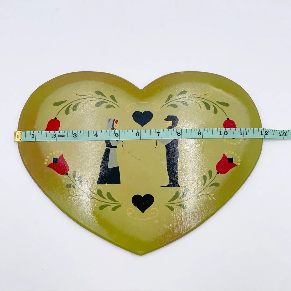 Vintage 1989 Carol Wright Pennsylvania Dutch Amish Couple Wall Art Heart Shaped
